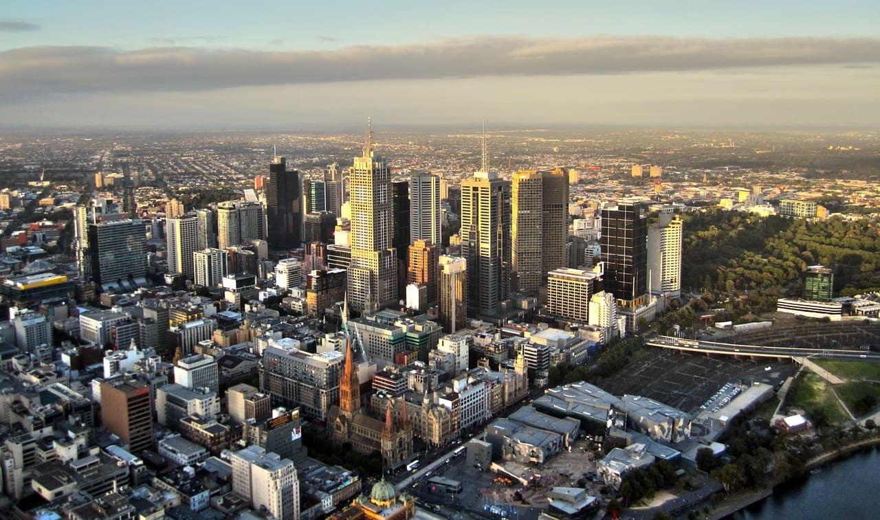 Cover Image for How residential and commercial property loans differ (Part One)