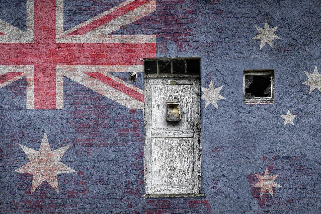 Cover Image for How have Australian real estate and shares performed in a financial crisis?