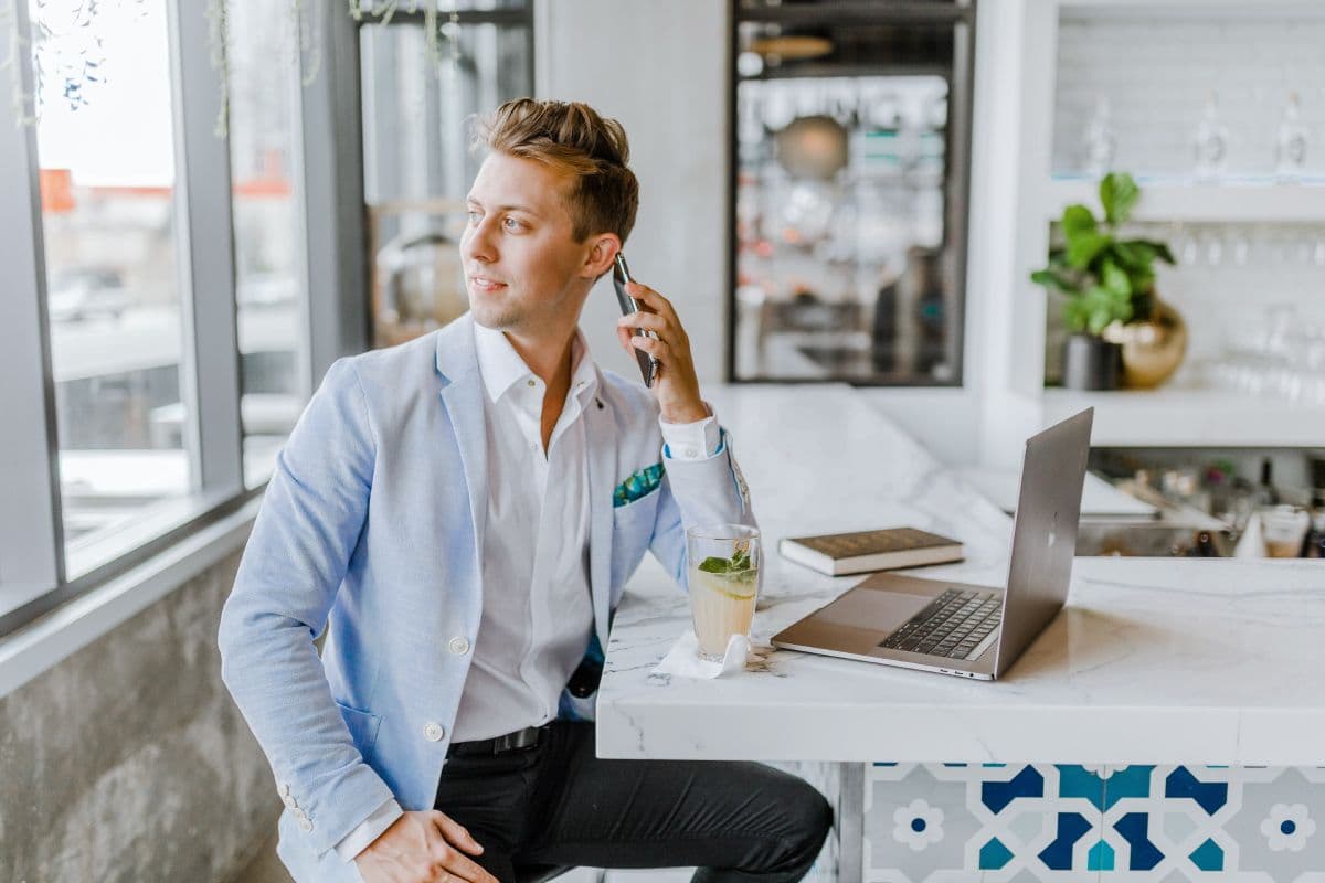 Cover Image for Using a commercial property buyer’s agent: is it worth it?