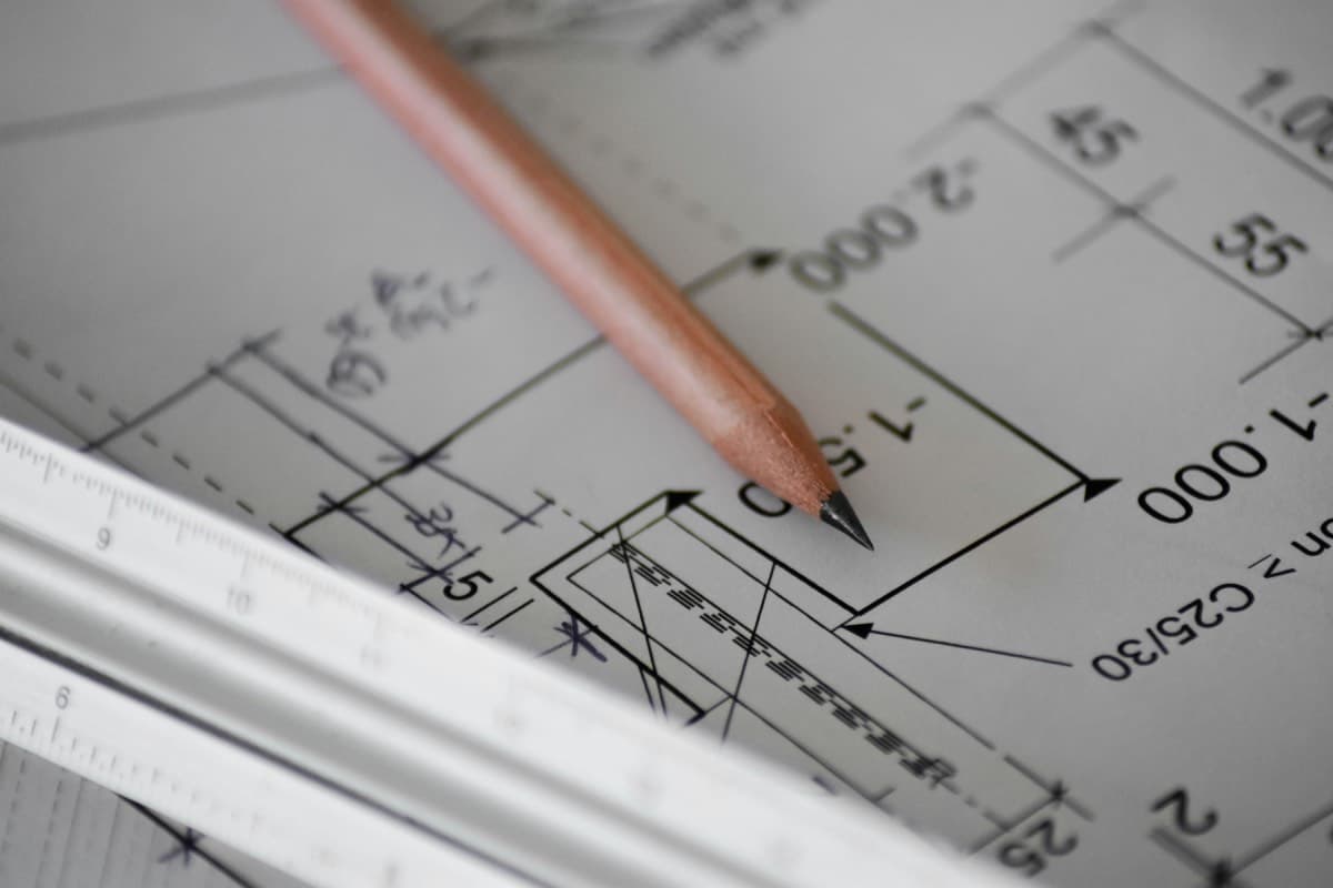 Cover Image for When to get into real estate: to build new, to buy or to hold land?